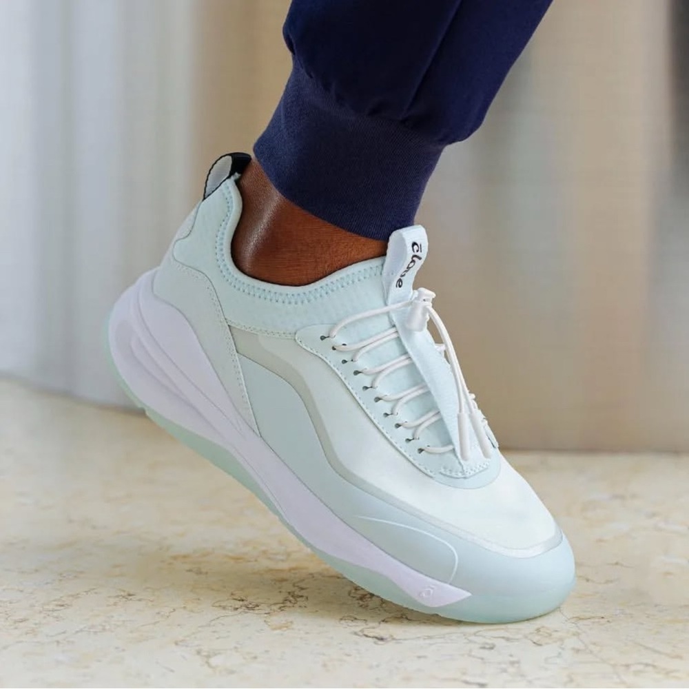 Clove Aeros nursing sneakers in vapor